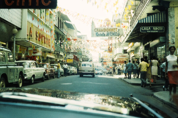 Vibrant Avenida